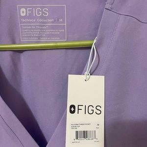 NWT figs lavender dew casma 3 pocket top